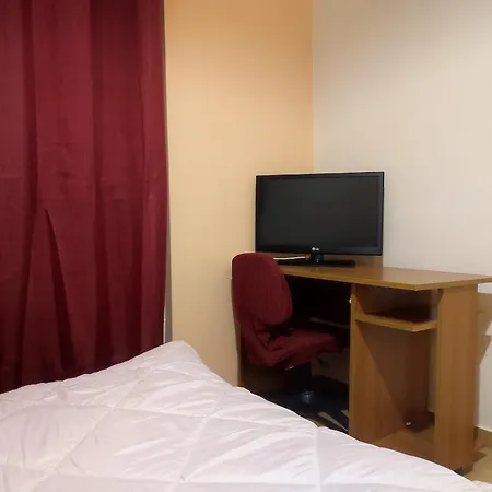 アパート Mema's Tranquil In - Free Parking パトラ